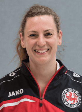 Svenja2026_mitJacke_komp